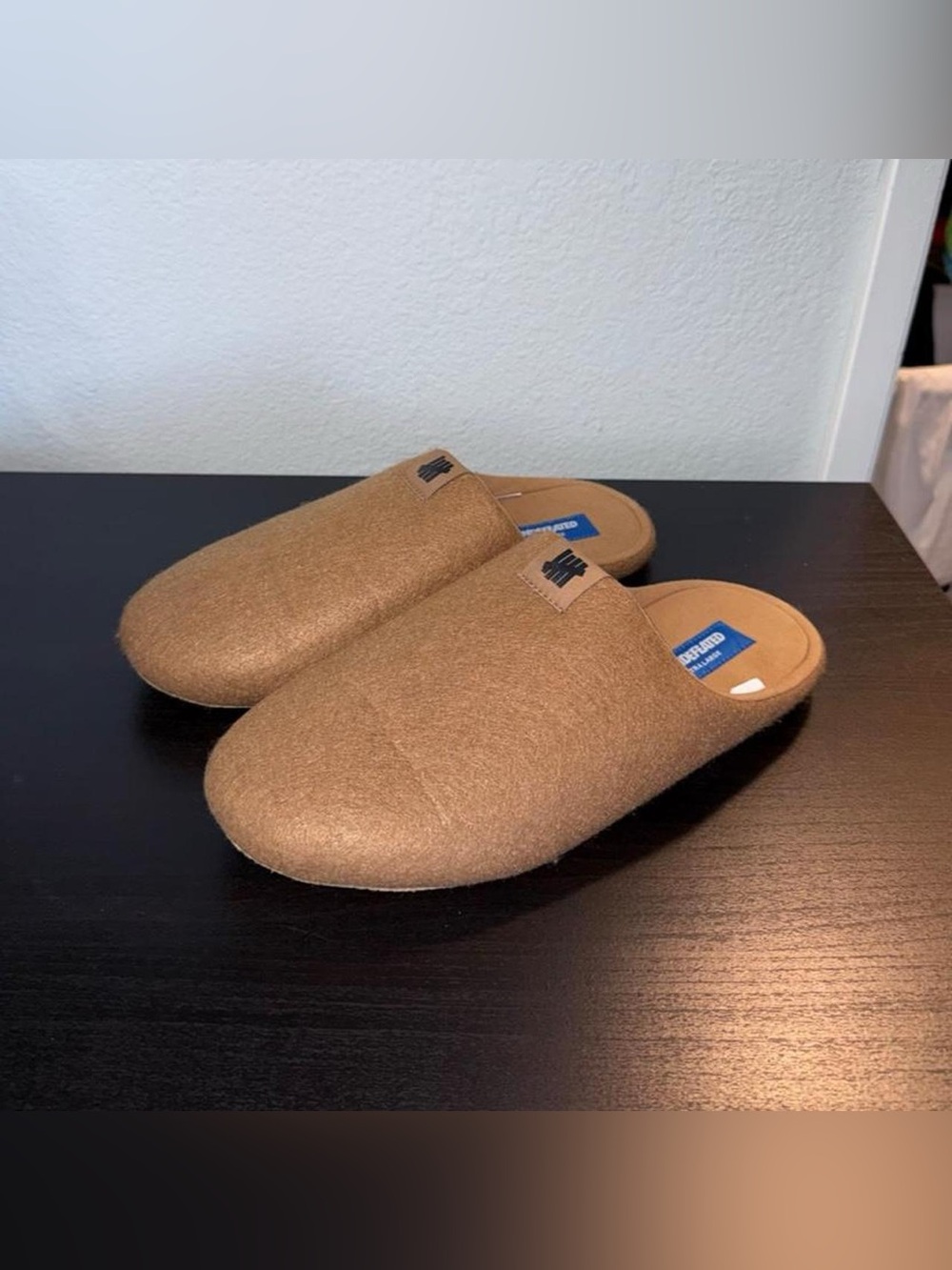 Undefeated house slippers